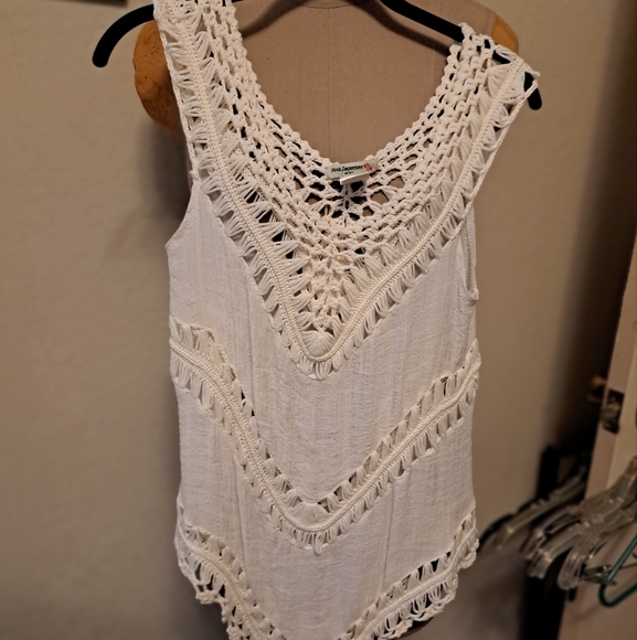 Vivid Importers Tops - Sz M Vivid Importers NY Crochet Accent Sleeveless Top